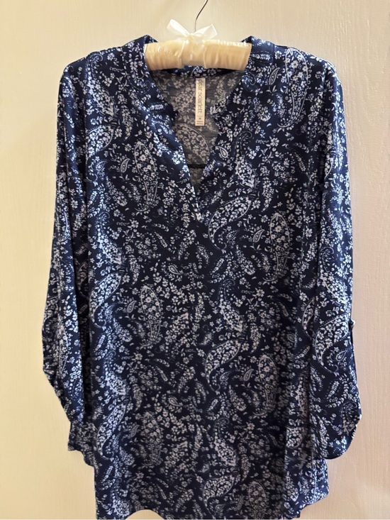 Dear Scarlett Tops - Dear Scarlett Women's Navy Paisley V-Neck Tunic Top. Medium